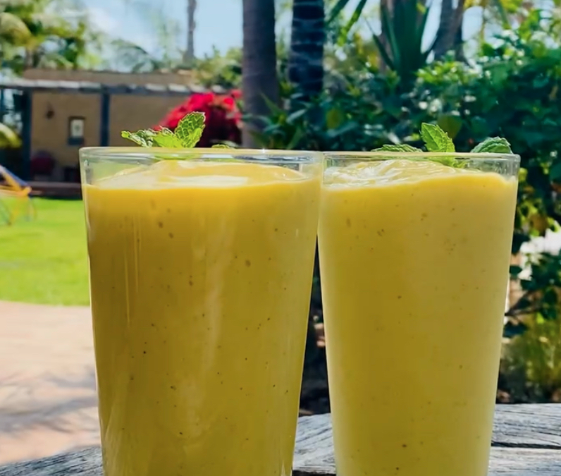 Mango Mint Breakfast Smoothie